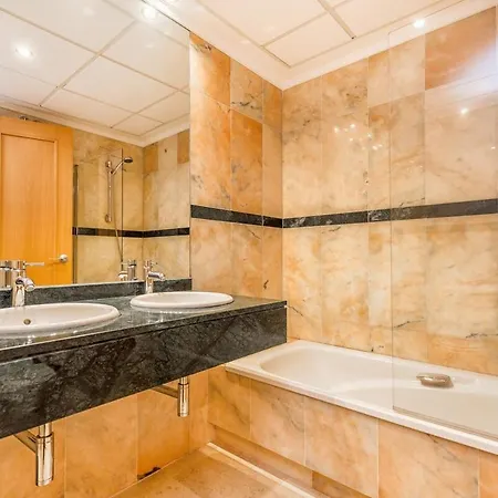 Encantador En Marbella, Bonita Terraza Y Vista Al Mar * 马尔韦利亚