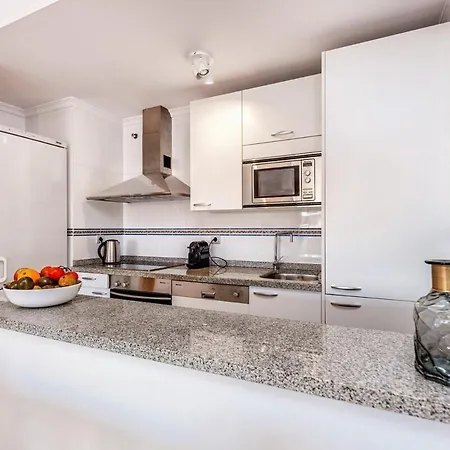 Encantador En Marbella, Bonita Terraza Y Vista Al Mar * 马尔韦利亚